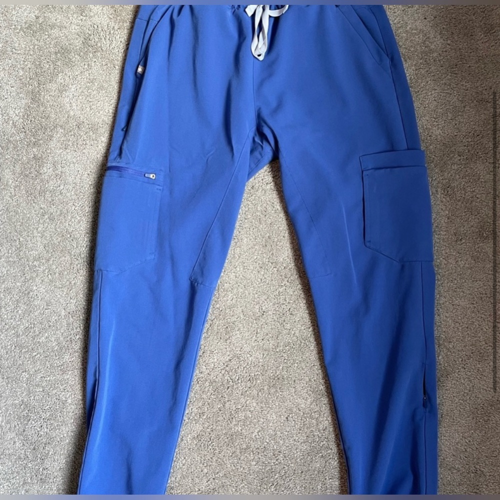 Figs Denim 20 pocket scrub bottoms-size medium-RARE!